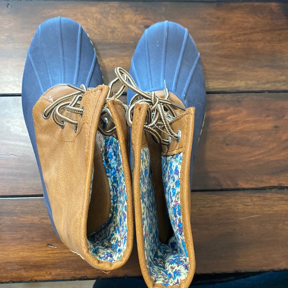 Rain boots - size 9